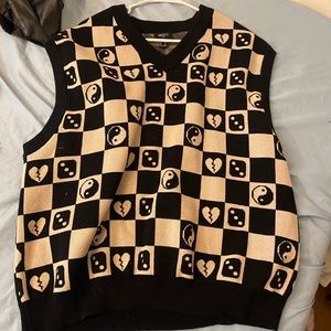 Chic checkerboard design sweater vest!!  XL Mens Forever21!